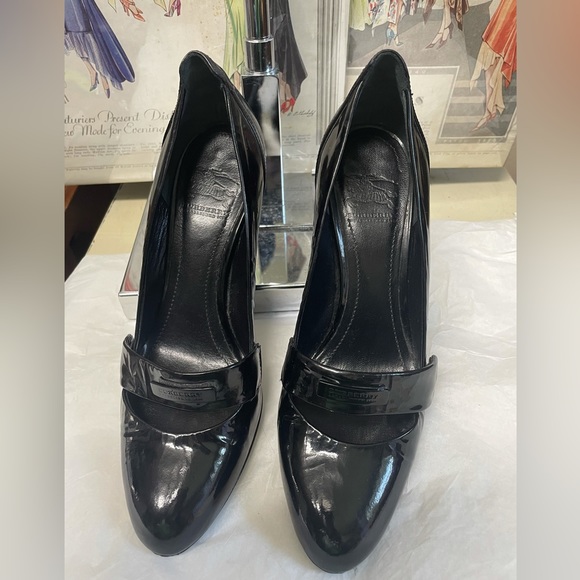 Authentic Burberry Pumps - Picture 6 of 15